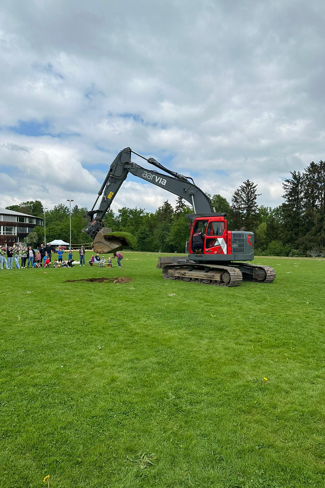 240510 Baustart Dreifachturnhalle Chapf Rüdlingen