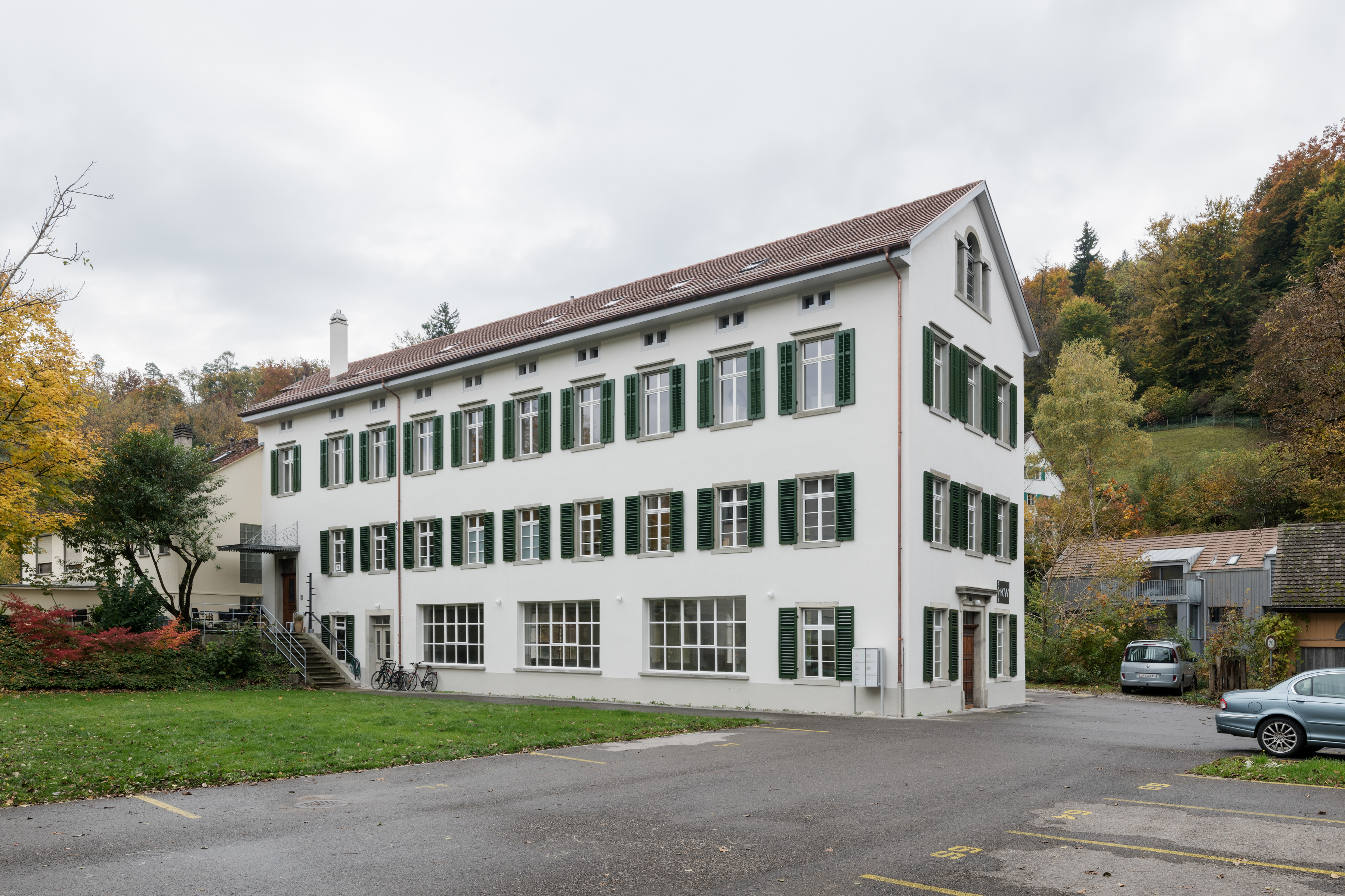 Nord und Westfassade nach der Sanierung