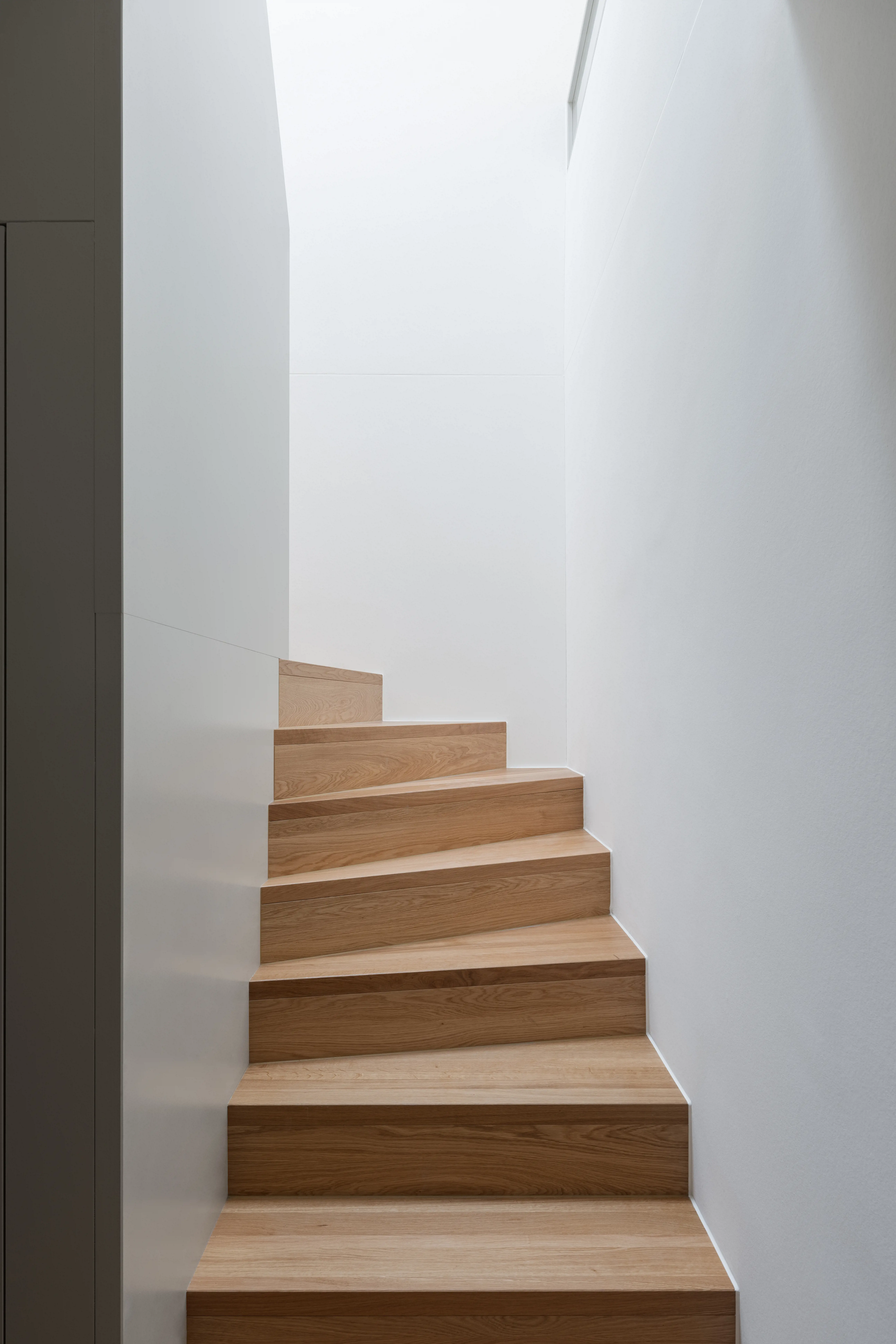 20113 Treppe Maisonette Florastrasse 2400X3600